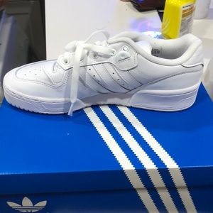 Adidas rivalry Low shoes